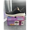 Image 2 : Skechers Swift Fit Black Shoes with Memory Foam, Size 11