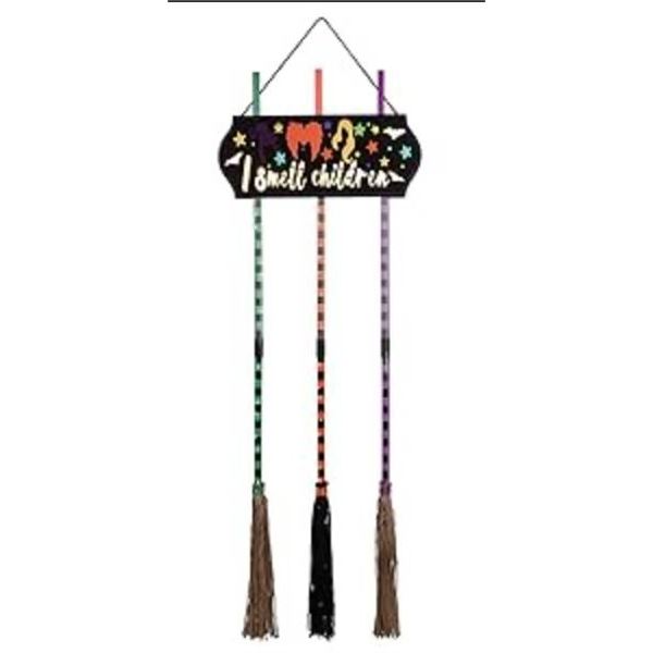 Decorative Set Featuring ‘I Smell Children’ Plaque and Accessories