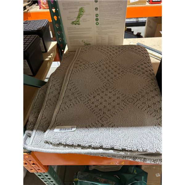 Laura Ashley Gray Textured Bathroom Rug Set with Tags