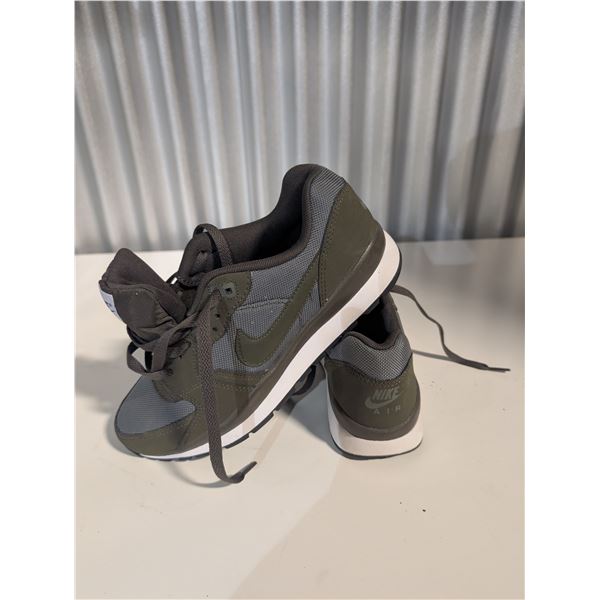 Nike US 6.0Y