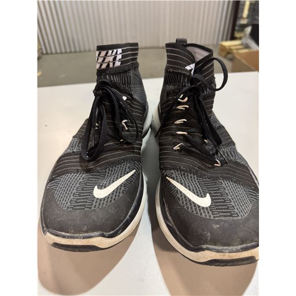 Nike Free Train Virtue Sneakers