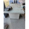 Image 2 : Patio table