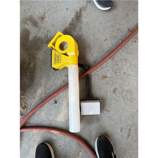 Hand crank dust miser