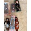 Image 3 : Assorted dolls