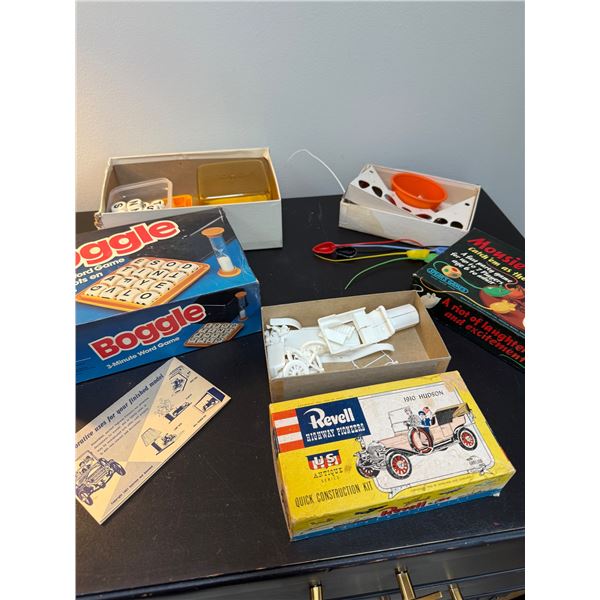 Assorted game lot boggle, mousey mouse and a 1910 Hudson model kit