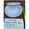 Image 2 : Vintage Enamelware Pot