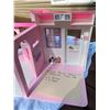 Image 3 : Vintage Barbie Folding Playhouse