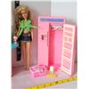Image 5 : Barbie in the kitchen, doll & accessories.