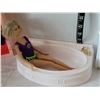 Image 2 : Barbie in the bathroom, doll & accessories.