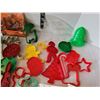 Image 3 : Assorted vintage & newer cookie cutters.