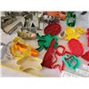 Image 4 : Assorted vintage & newer cookie cutters.