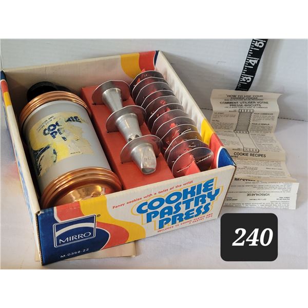 Vintage Mirro cookie, pastry press in original box.