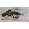 Image 2 : Fish sculpted from cow horn.