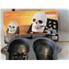 Image 4 : Wilton Skull 3D cake pan.