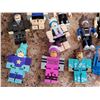 Image 2 : Roblox figurines.