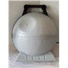 Image 5 : Star wars Death star wall night light & Death Star figures & carrying case.