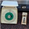 Image 1 : Weigh scale & vintage Petite metal postal scale.