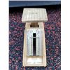 Image 4 : Weigh scale & vintage Petite metal postal scale.