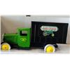Image 2 : John Deere limited edition metal vintage truck.