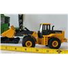 Image 3 : Ertl John Deere crane & excavator.