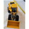 Image 4 : Ertl John Deere crane & excavator.