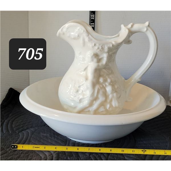 Vintage Wash bowl & Pitcher. Bowl (England) & Pitcher (Italy)