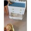 Image 4 : Barbie in the baby's room.