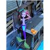 Image 5 : Monster house decoration & 3 Monster High dolls.