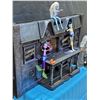 Image 6 : Monster house decoration & 3 Monster High dolls.