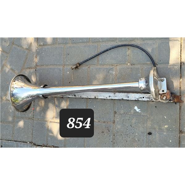 Grover products semi truck horn & mount.