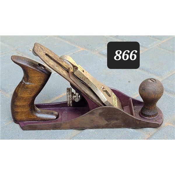 Vintage Bailey #4 plane, with Stanley clamp lock.