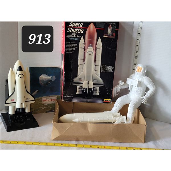 Space Shuttle model. Astronaut, book & other related models.