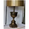 Image 5 : Mid century trophy lamp. Base switch.