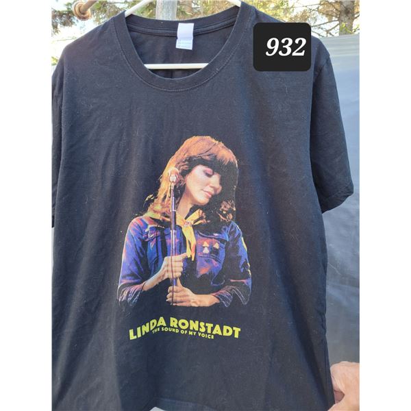 Linda Ronstadt T-shirt.
