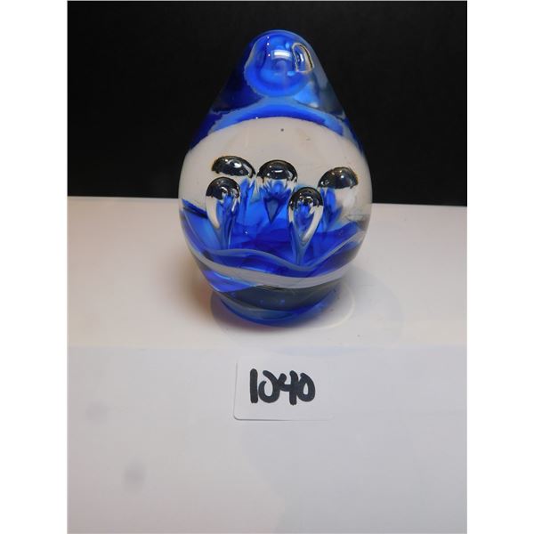 1040.  FLOATING BUBBLES PAPERWEIGHT, UNSIGNED