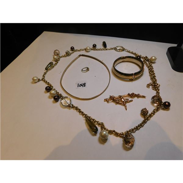 1048.  GOLD TONE COSTUME JEWELRY LOT