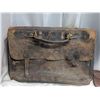 Image 3 : (2)Vintage Leather Bags (1) Travel Bag w/lock (1) Small Purse w/ Chain