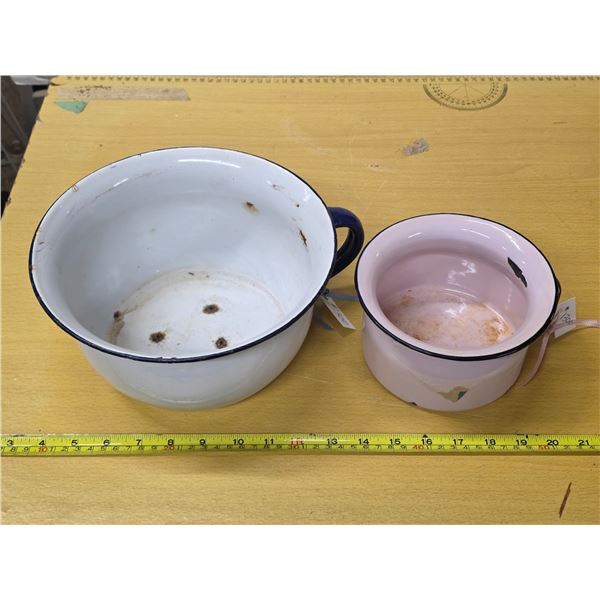 enamel chamber pot and pink enamel pot