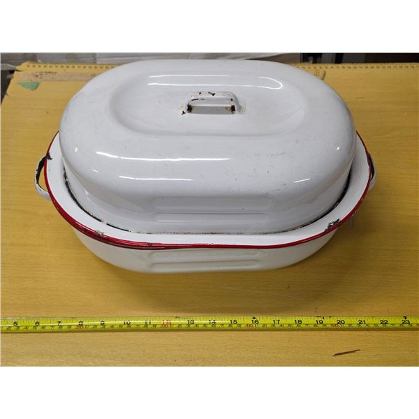 White enamel roaster pan with lid