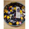 Image 4 : Tin of buttons