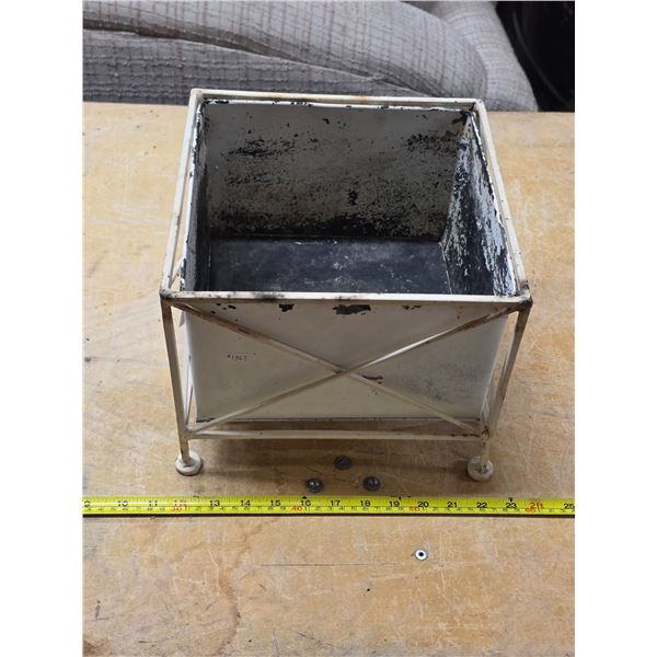 Yard art metal plant stand