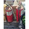 Image 2 : Pallet of misc items, fire extinguishers, lamps, skis
