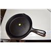 Image 1 : 10" cast frying pan