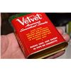 Image 4 : Full Never opened velvet tobacco tin