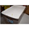 Image 1 : Plastic tub