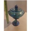 Image 1 : Vintage Indiana Glass Harvest Grape Blue Carnival Glass Complete with a Lid.