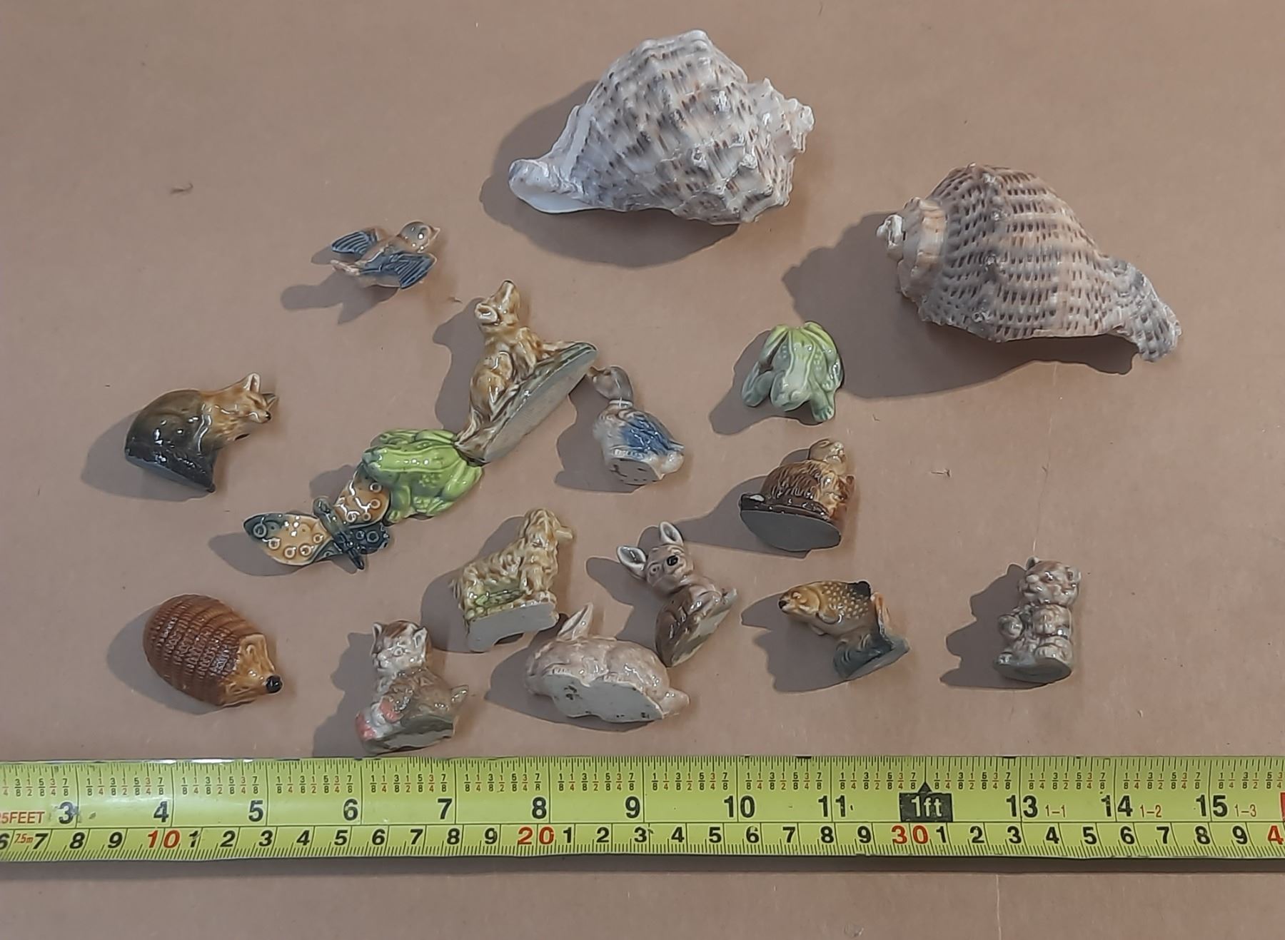 Shell Figers (15) Wade Figures and Vintage Natural Conch Shell. - Schmalz Auctions