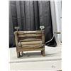 Image 1 : Wooden Clothes Wringer
