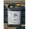 Image 2 : Antifreeze 1-gallon (3.785 L) container of Cat® ELC (Extended Life Coolant)