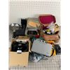 Image 1 : LOT OF VINTAGE CAMERAS AND ACCESSORIES
